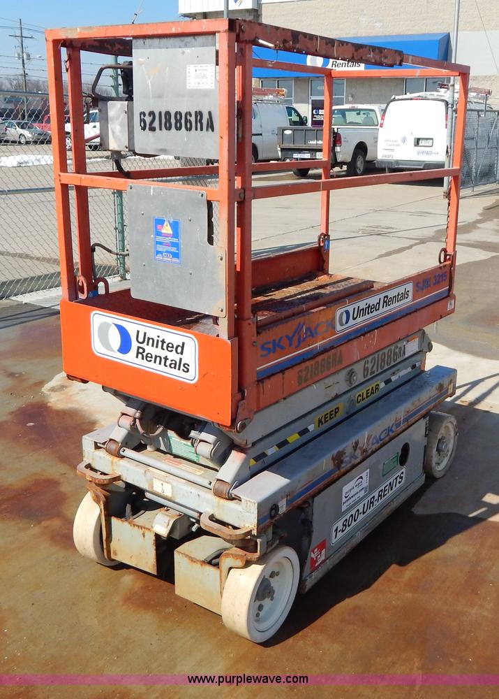 image for item I1143 2006 Skyjack SJIII3215 electric scissor lift