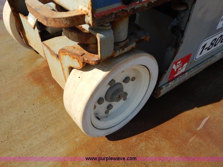 image for item I1143 2006 Skyjack SJIII3215 electric scissor lift