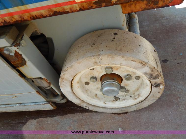 image for item I1143 2006 Skyjack SJIII3215 electric scissor lift