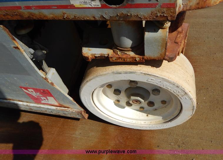 image for item I1143 2006 Skyjack SJIII3215 electric scissor lift