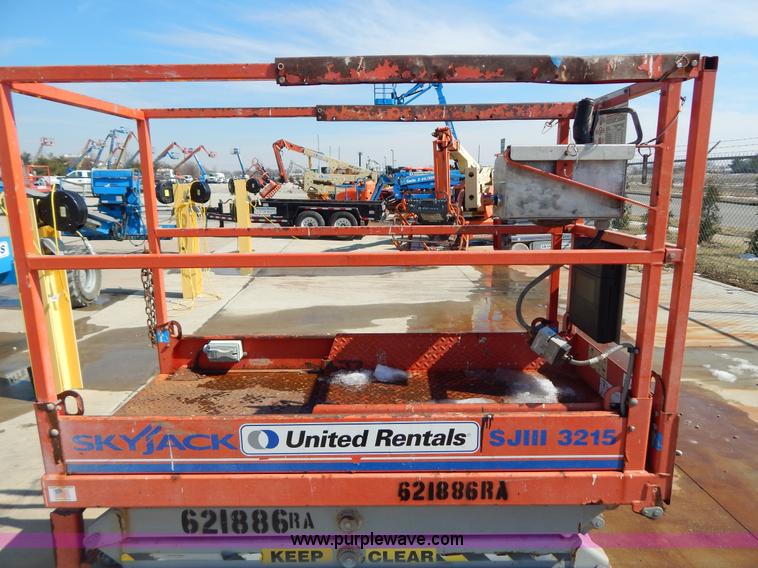 image for item I1143 2006 Skyjack SJIII3215 electric scissor lift