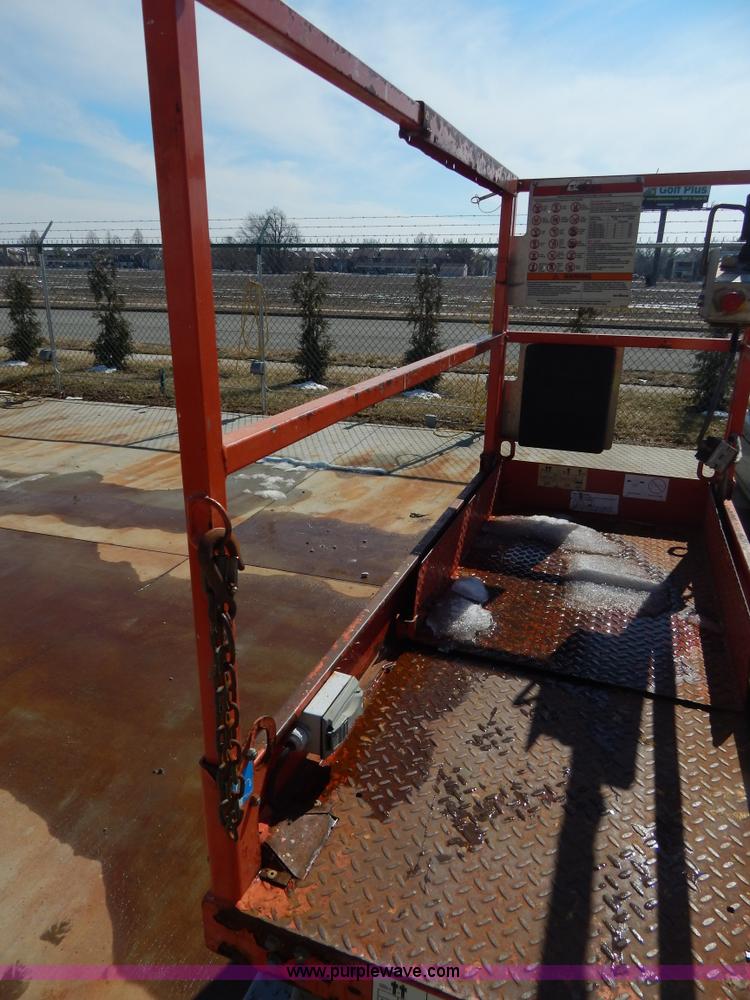 image for item I1143 2006 Skyjack SJIII3215 electric scissor lift