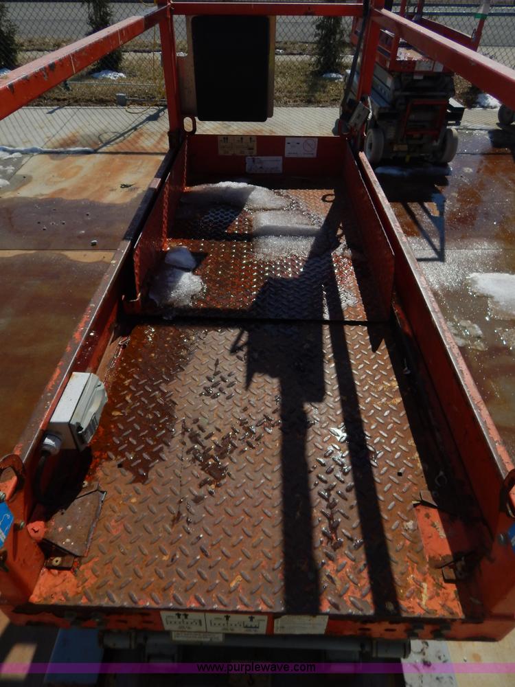 image for item I1143 2006 Skyjack SJIII3215 electric scissor lift