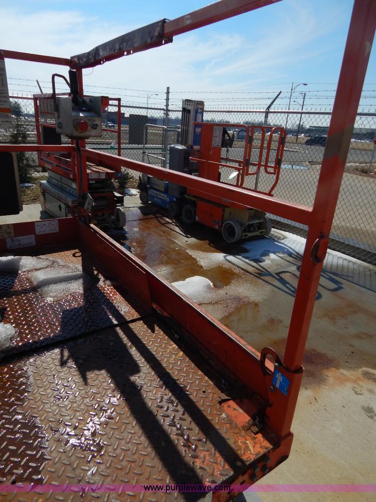 image for item I1143 2006 Skyjack SJIII3215 electric scissor lift