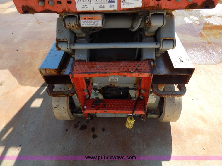 image for item I1143 2006 Skyjack SJIII3215 electric scissor lift