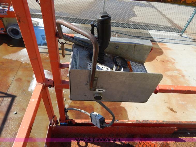 image for item I1143 2006 Skyjack SJIII3215 electric scissor lift