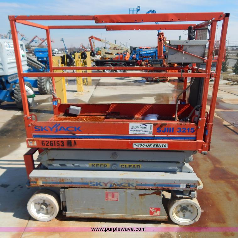 image for item I1144 2006 Skyjack SJIII3215 scissor lift