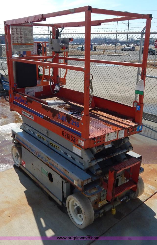 image for item I1144 2006 Skyjack SJIII3215 scissor lift