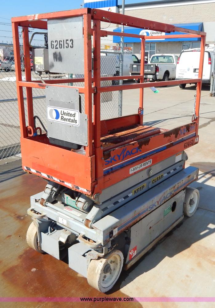 image for item I1144 2006 Skyjack SJIII3215 scissor lift