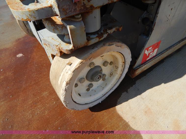 image for item I1144 2006 Skyjack SJIII3215 scissor lift