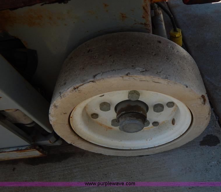 image for item I1144 2006 Skyjack SJIII3215 scissor lift