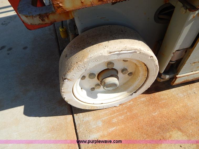 image for item I1144 2006 Skyjack SJIII3215 scissor lift