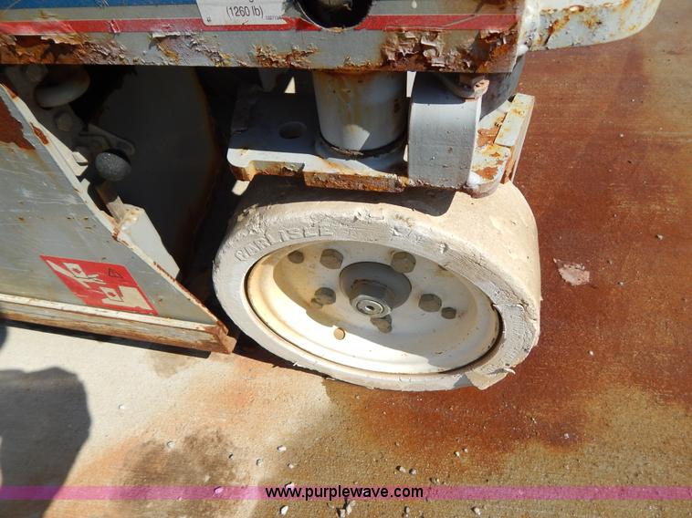 image for item I1144 2006 Skyjack SJIII3215 scissor lift