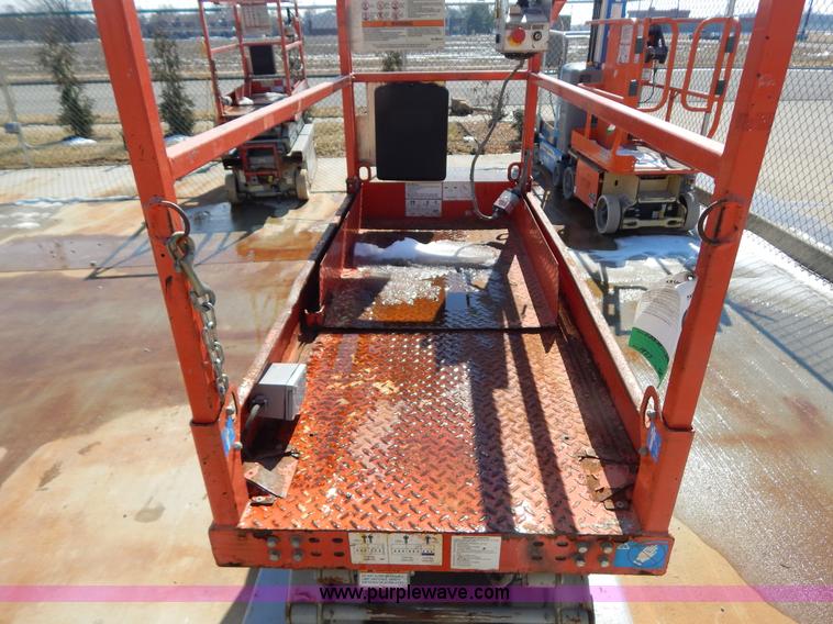 image for item I1144 2006 Skyjack SJIII3215 scissor lift