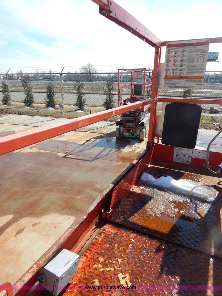 image for item I1144 2006 Skyjack SJIII3215 scissor lift
