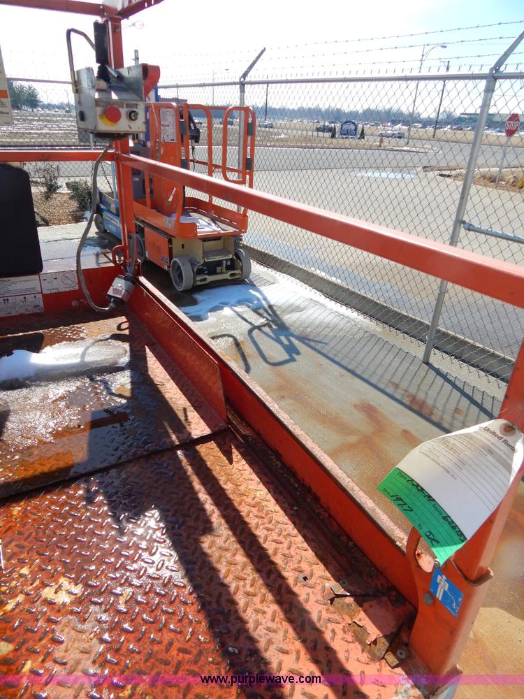 image for item I1144 2006 Skyjack SJIII3215 scissor lift