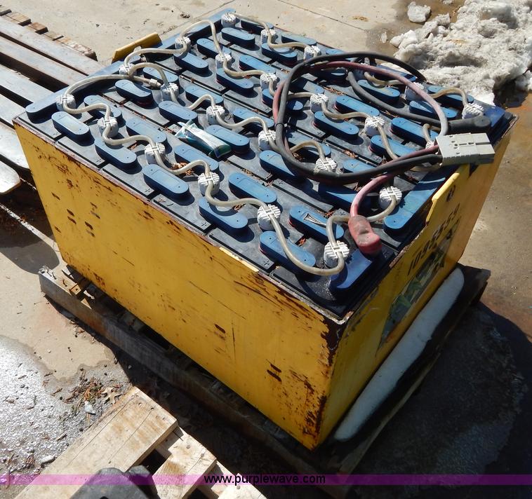 image for item I1145 Industrial forklift battery