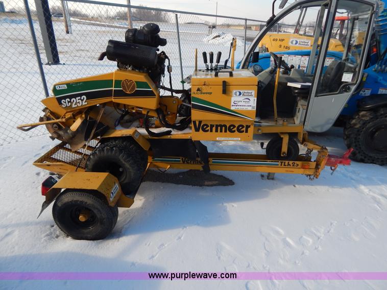 image for item I1146 2010 Vermeer SC252 stump grinder