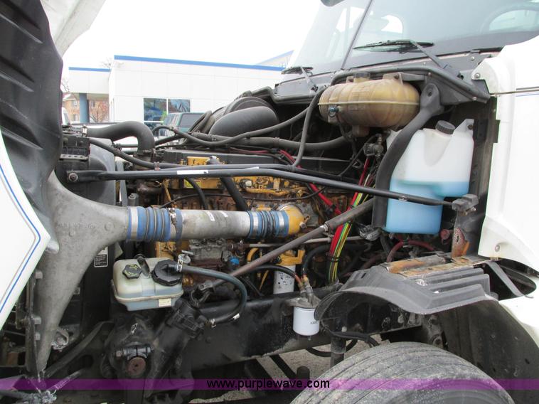 image for item I4192 2007 Freightliner Columbia 120 semi truck