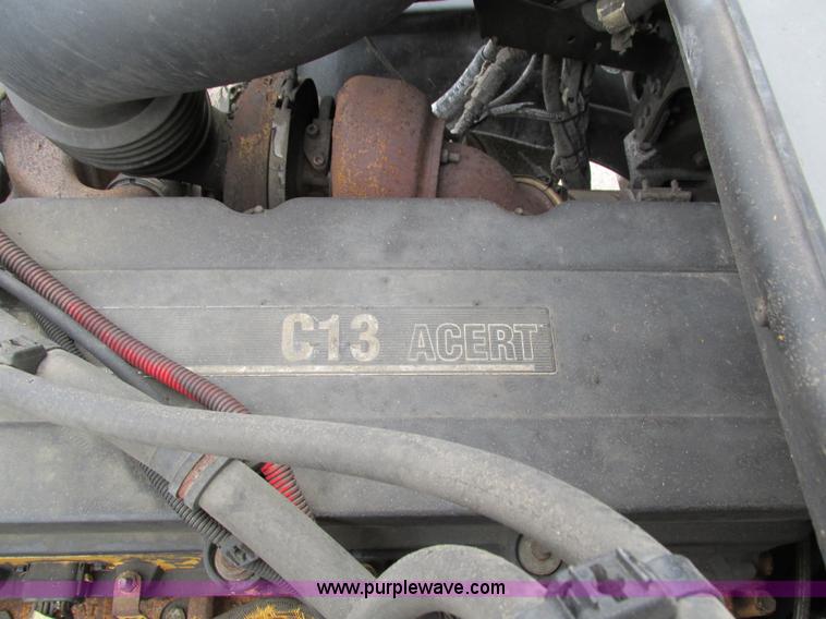 image for item I4192 2007 Freightliner Columbia 120 semi truck