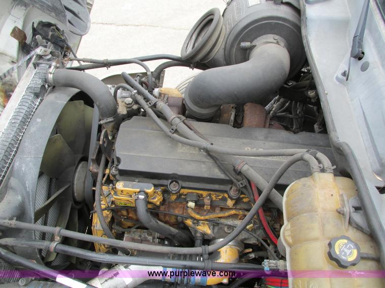 image for item I4192 2007 Freightliner Columbia 120 semi truck