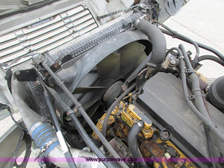 image for item I4192 2007 Freightliner Columbia 120 semi truck