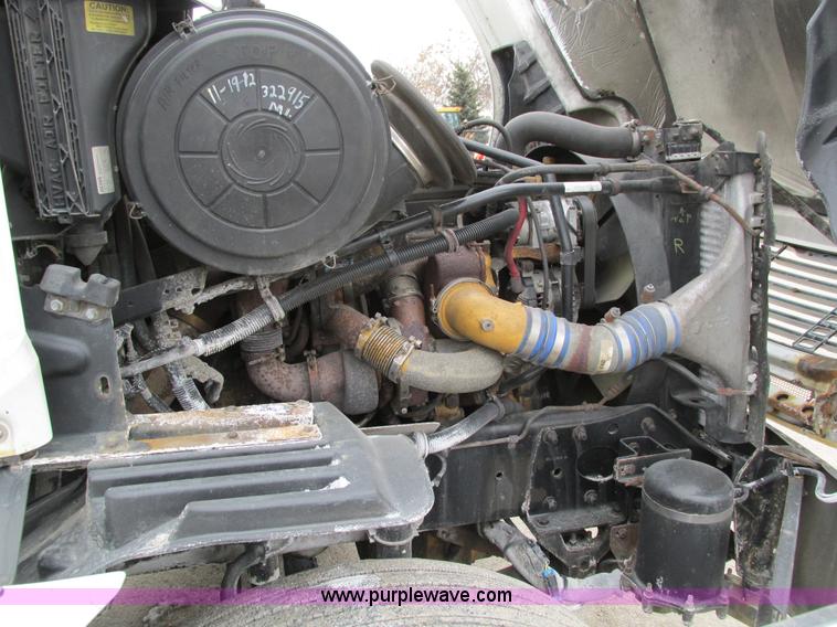 image for item I4192 2007 Freightliner Columbia 120 semi truck