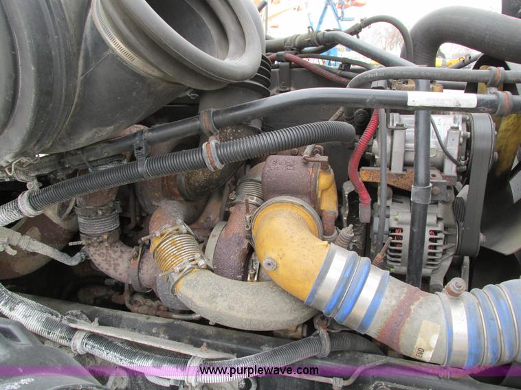 image for item I4192 2007 Freightliner Columbia 120 semi truck