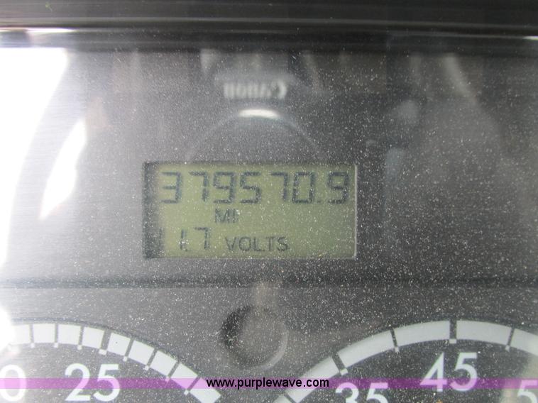 image for item I4192 2007 Freightliner Columbia 120 semi truck