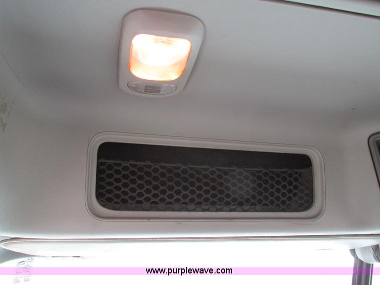 image for item I4192 2007 Freightliner Columbia 120 semi truck