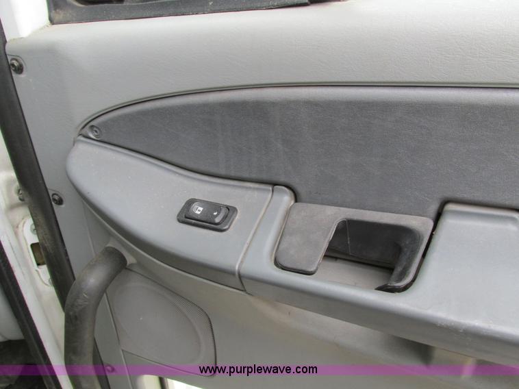 image for item I4192 2007 Freightliner Columbia 120 semi truck