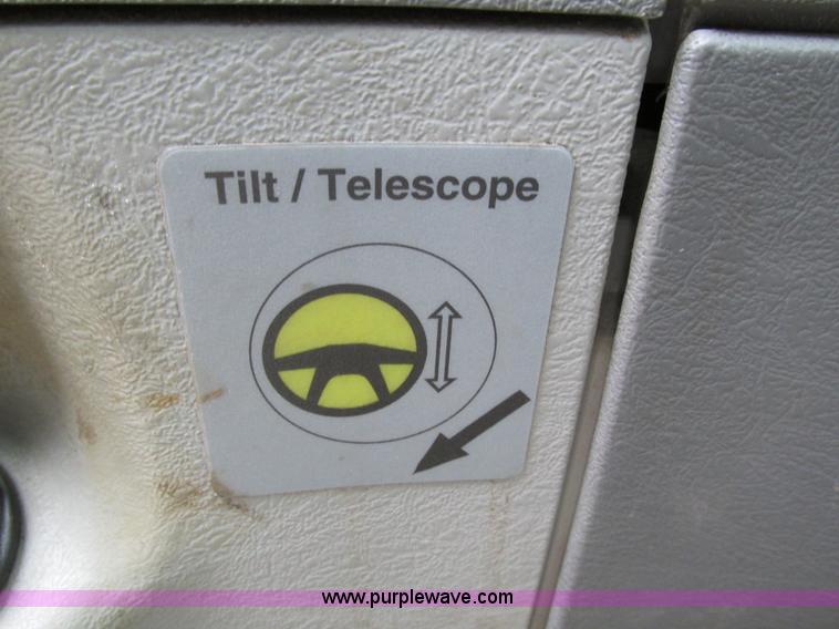 image for item I4192 2007 Freightliner Columbia 120 semi truck