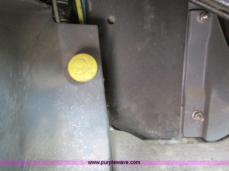 image for item I4192 2007 Freightliner Columbia 120 semi truck