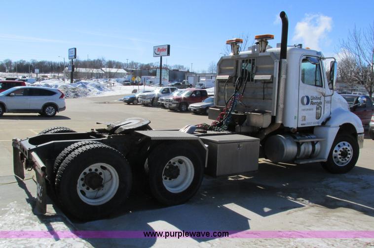 image for item I4193 2009 Freightliner Columbia 120 semi truck