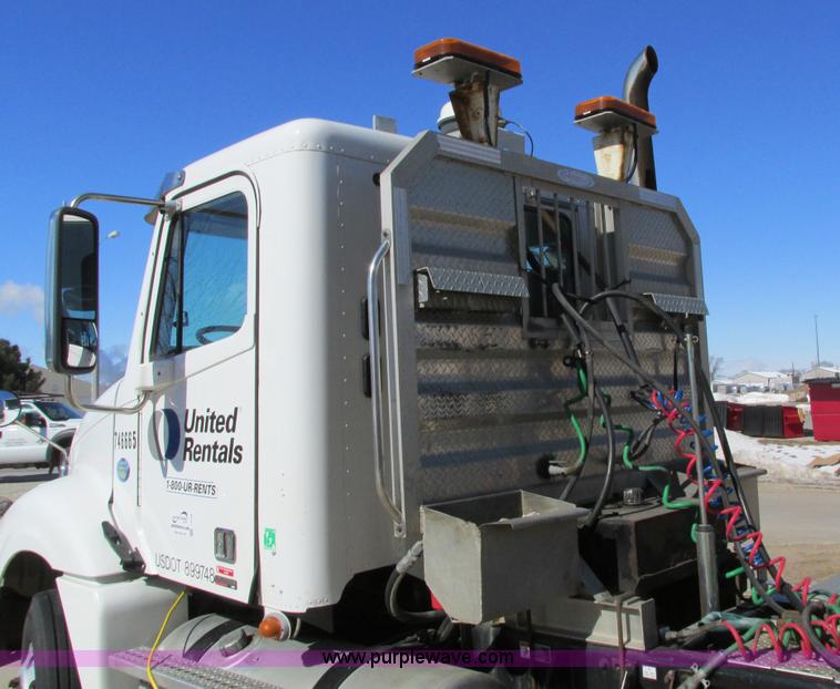 image for item I4193 2009 Freightliner Columbia 120 semi truck