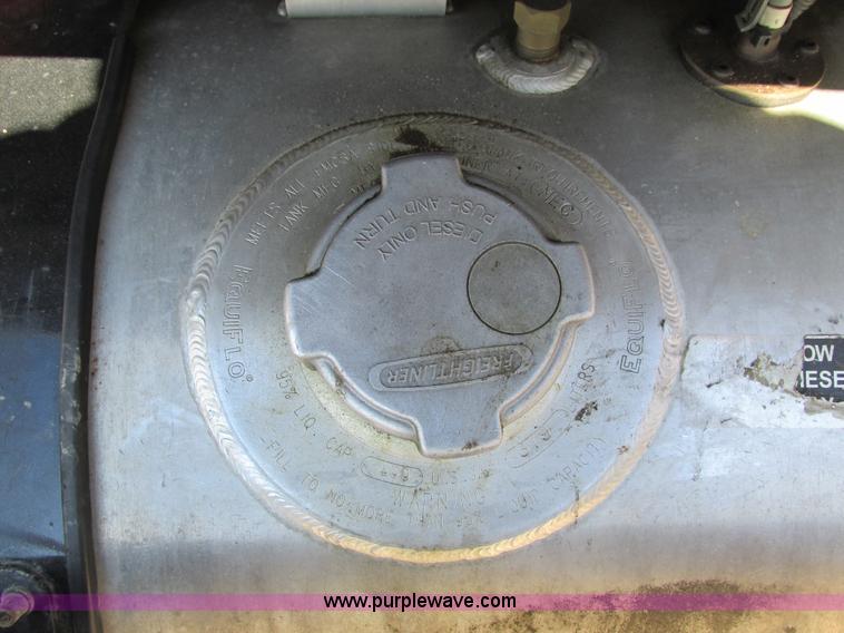 image for item I4193 2009 Freightliner Columbia 120 semi truck