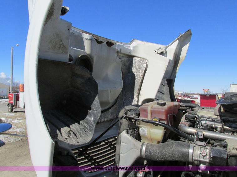 image for item I4193 2009 Freightliner Columbia 120 semi truck