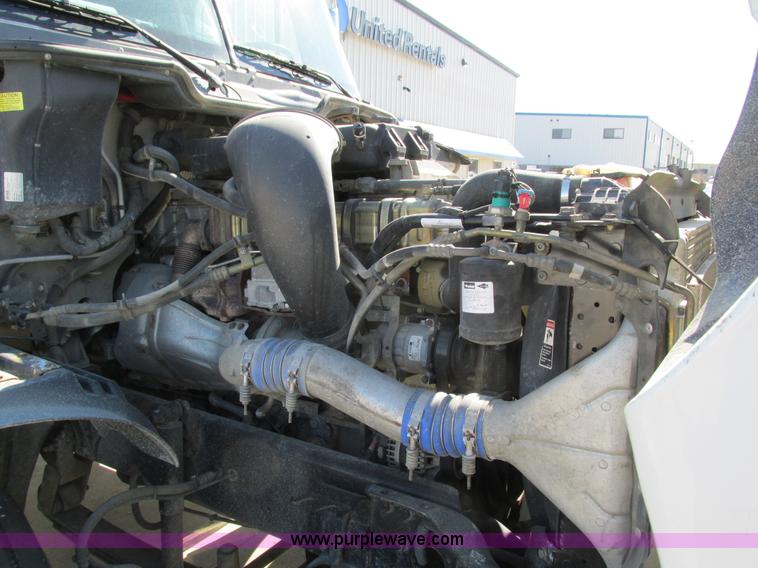 image for item I4193 2009 Freightliner Columbia 120 semi truck