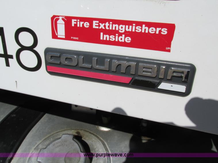image for item I4193 2009 Freightliner Columbia 120 semi truck