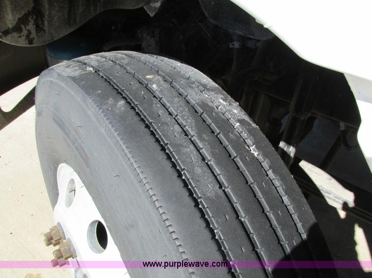 image for item I4193 2009 Freightliner Columbia 120 semi truck