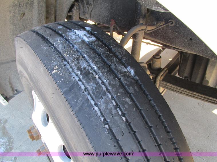 image for item I4193 2009 Freightliner Columbia 120 semi truck