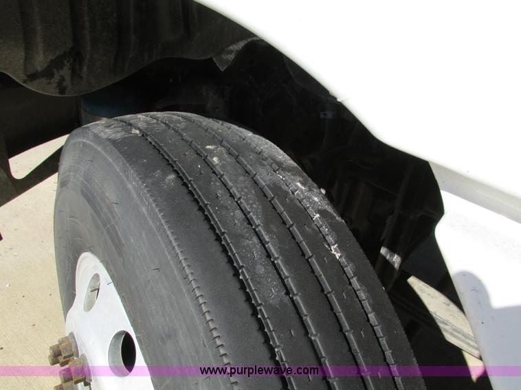 image for item I4193 2009 Freightliner Columbia 120 semi truck