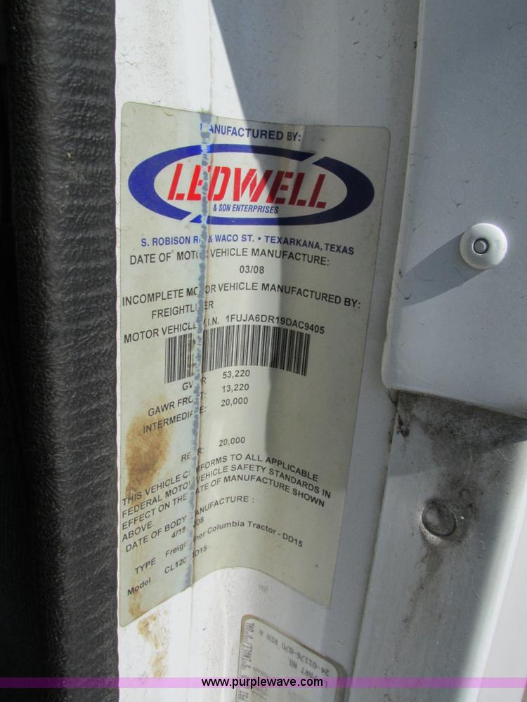 image for item I4193 2009 Freightliner Columbia 120 semi truck