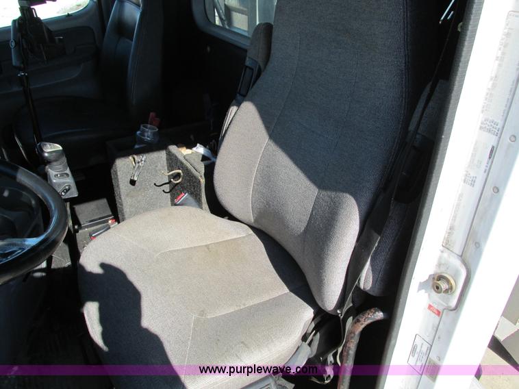 image for item I4193 2009 Freightliner Columbia 120 semi truck