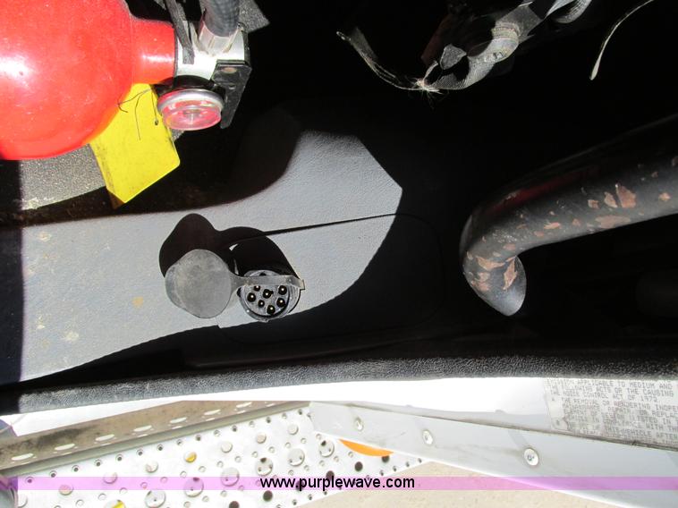 image for item I4193 2009 Freightliner Columbia 120 semi truck