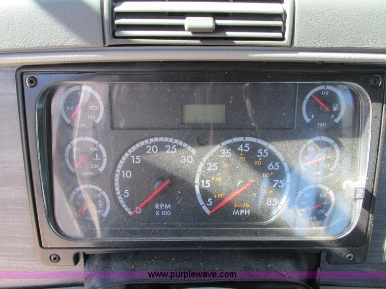 image for item I4193 2009 Freightliner Columbia 120 semi truck