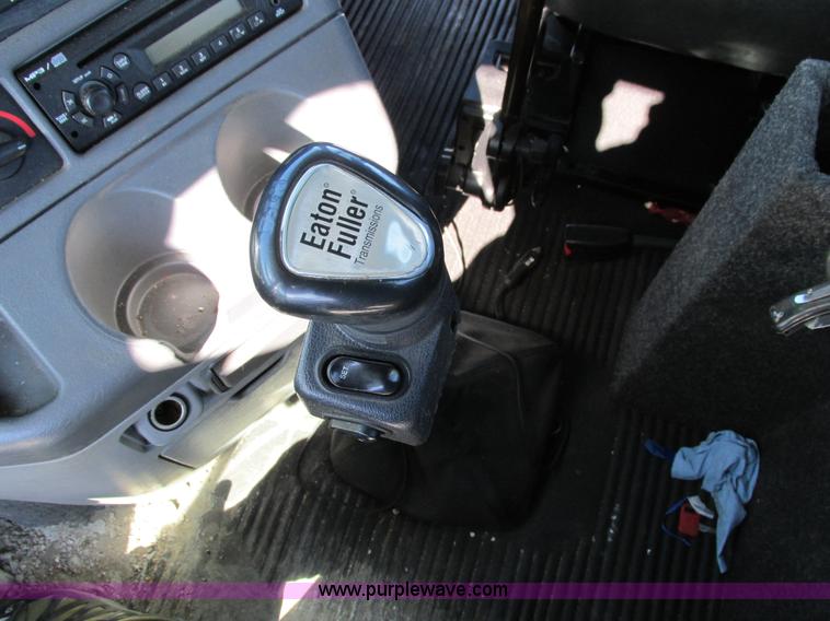 image for item I4193 2009 Freightliner Columbia 120 semi truck