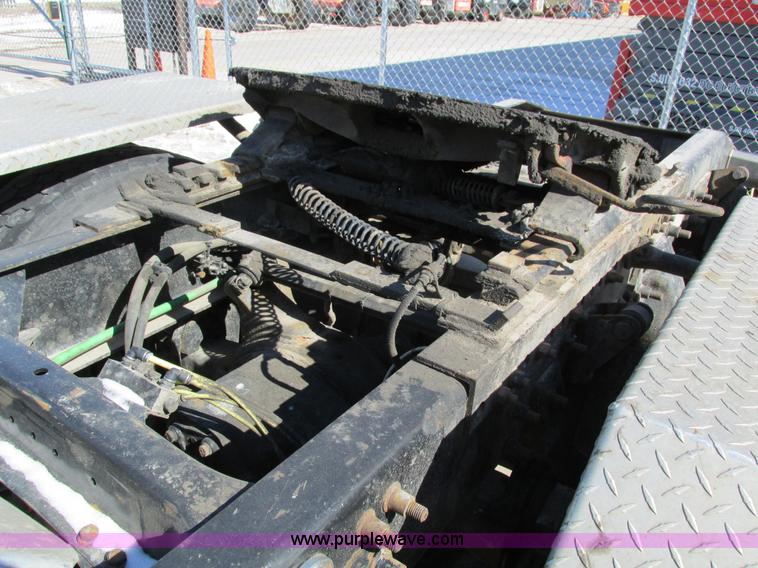 image for item I4193 2009 Freightliner Columbia 120 semi truck