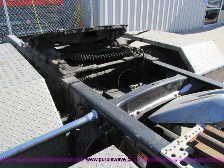 image for item I4193 2009 Freightliner Columbia 120 semi truck