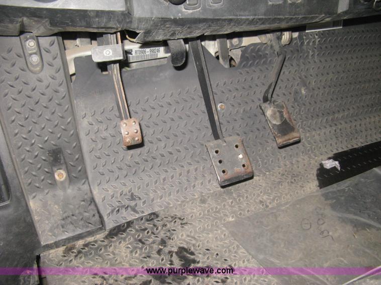 image for item I5625 2008 Club Car XRT Intellitrak utility vehicle